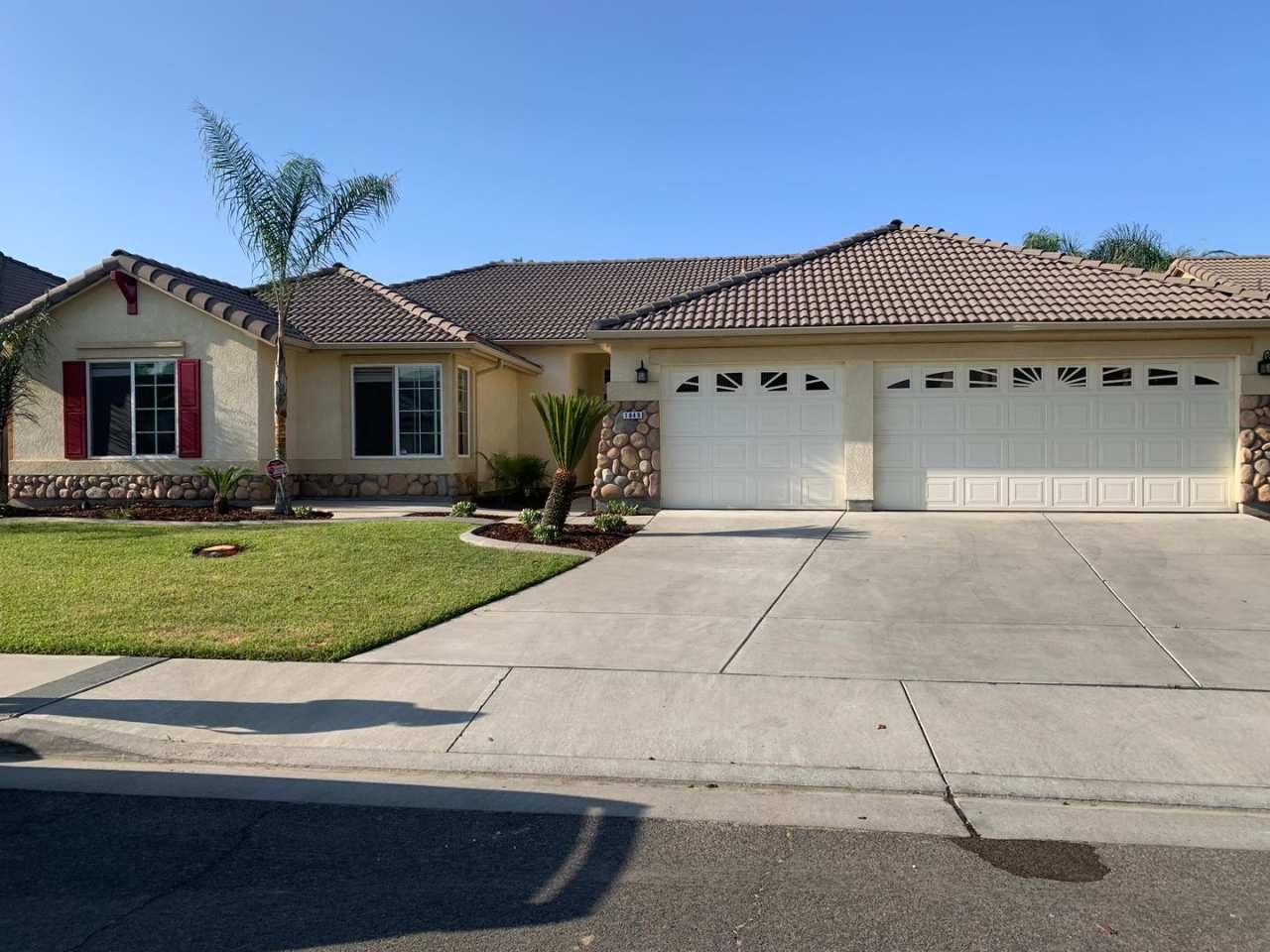 In Hanford-4 Br 2.5 Ba Available Now