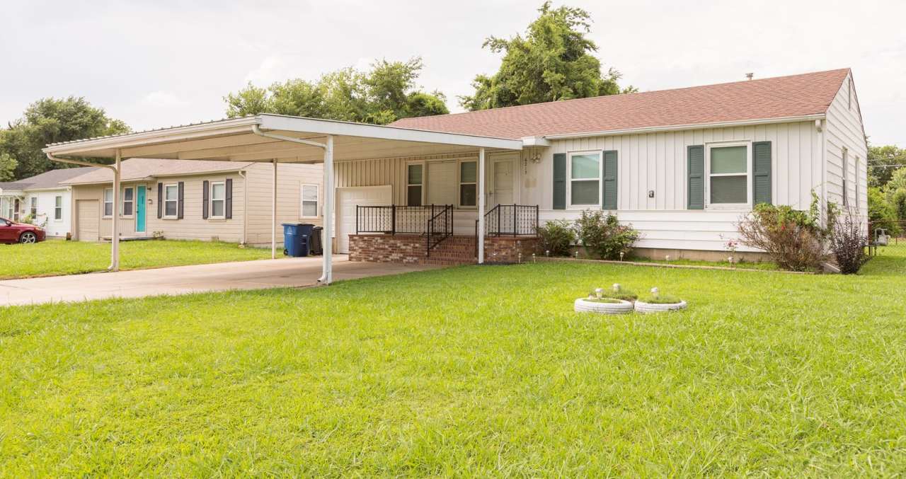 2 Bed / 1 Bath in Tulsa! Ready Mid May!