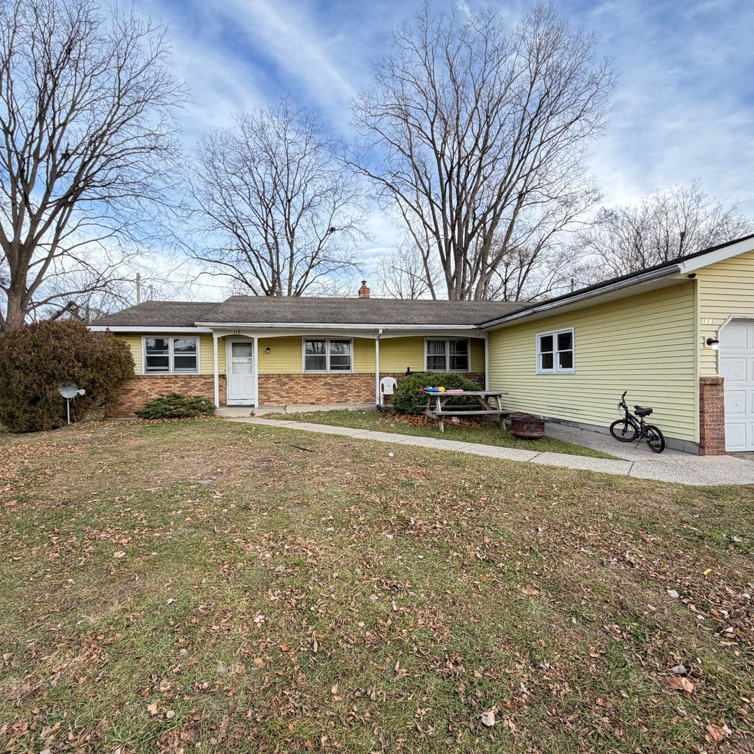 Remodeled Two bedroom duplex in Kellogsville School District!