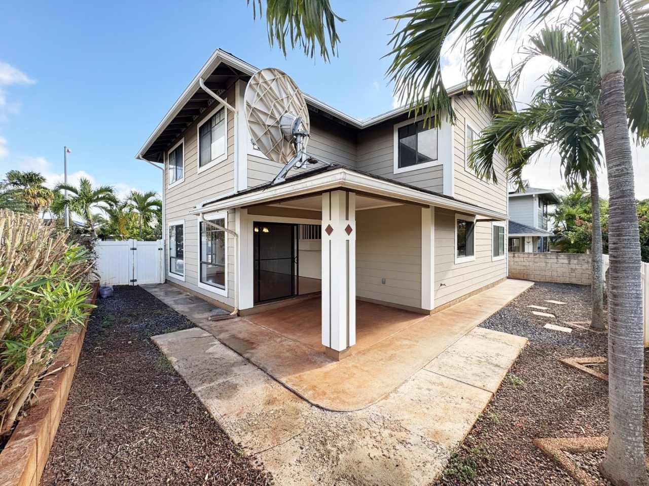 Centrally located Waipahu Single Family Home!