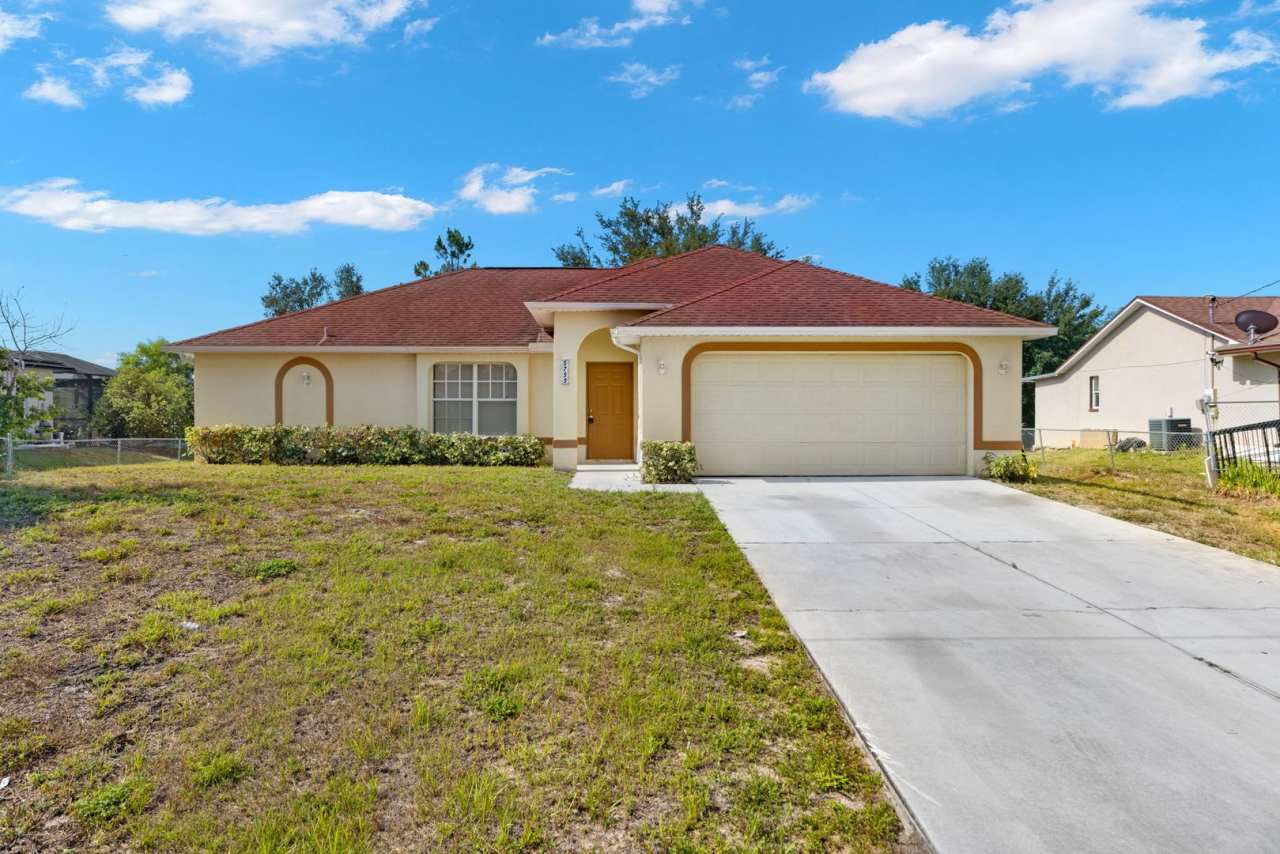 SPACIOUS FOUR BEDROOM! Lehigh Acres