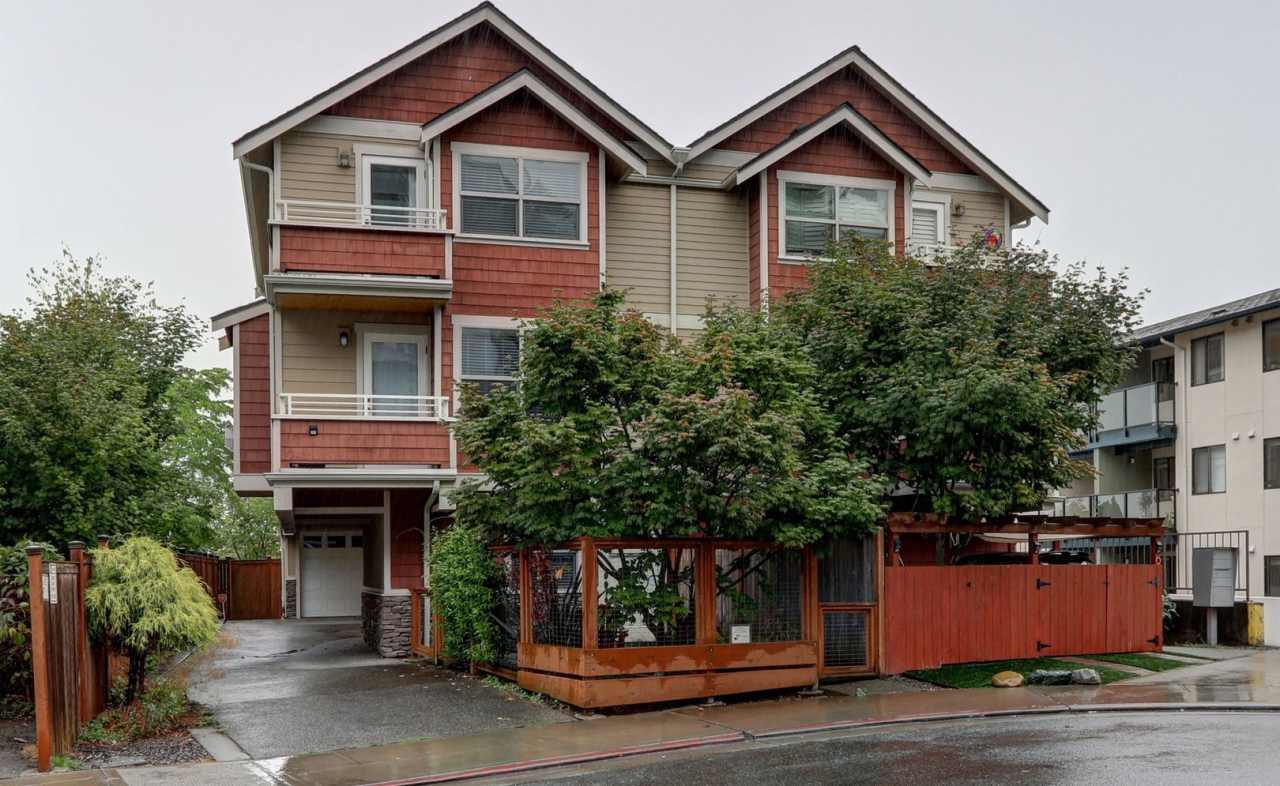 Grand 4 bedroom /2.5-bathroom Townhome w/ Sweeping Views of Lake Union  Cascades!