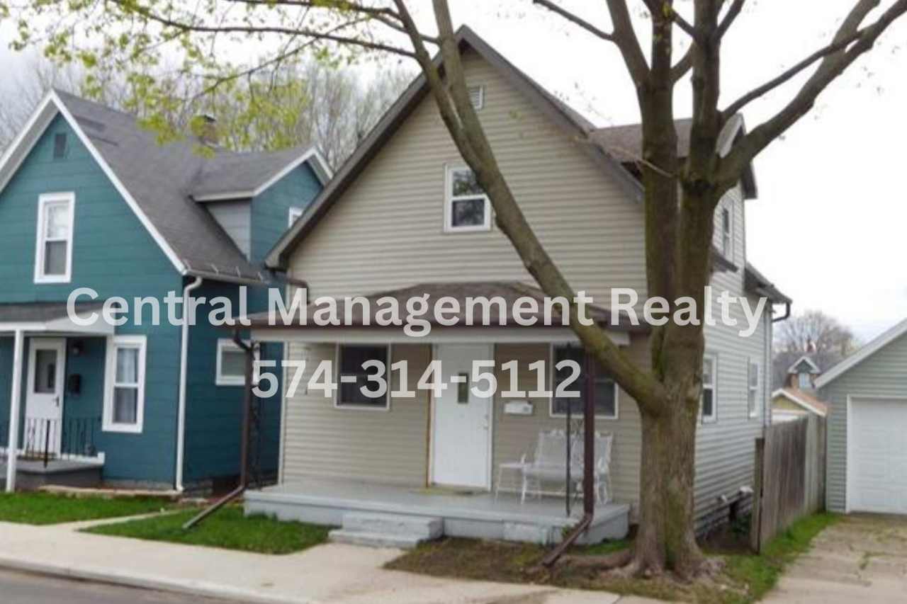 Mishawaka home Close to Central Park