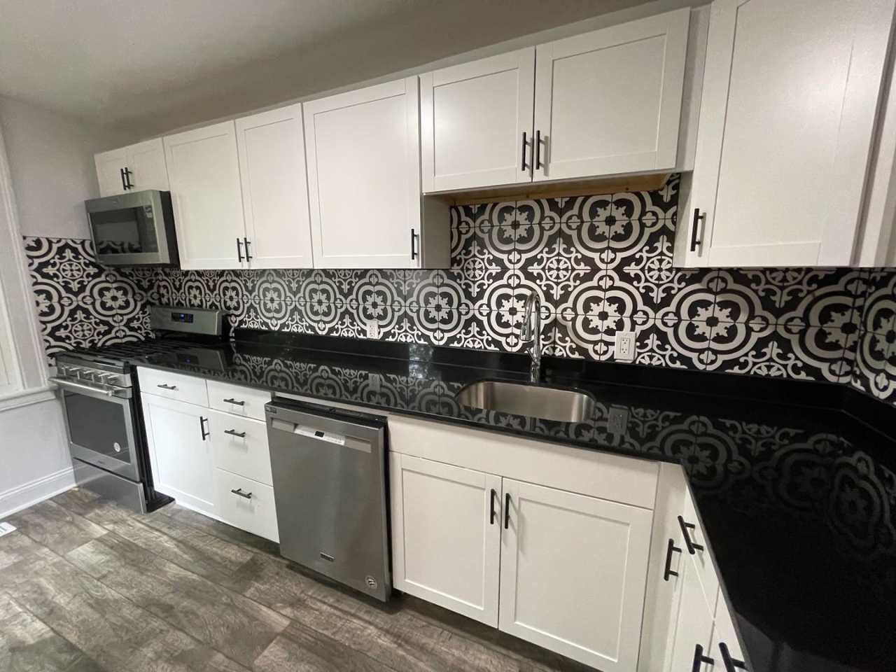 Updated 3 Bedroom House With a backyard and Laundry