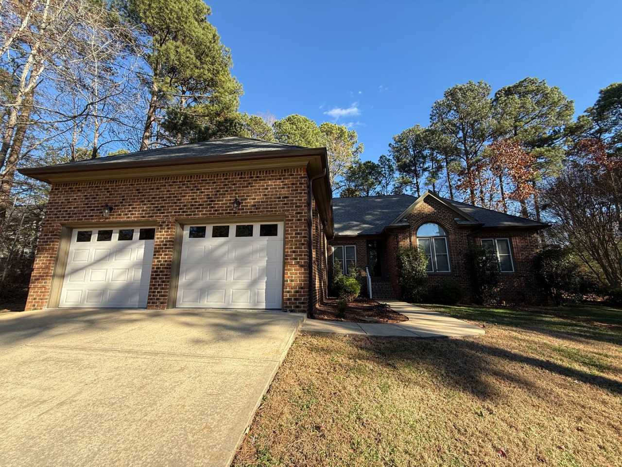 Charming 3BD, 2BA Raleigh Ranch-Style Home in a Quiet Neighborhood Near Crabtree Valley Mall, RDU Airport, and Interstates  Highways