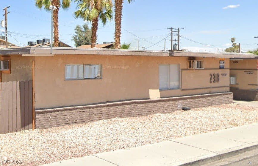 248 W Chicago Avenue