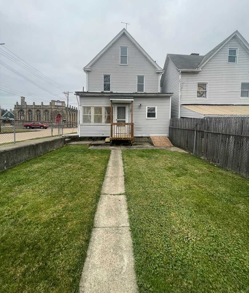 THIS PROPERTY HAS A PENDING APPLICATION. PLEASE CHECK WITH OUR OFFICE BEFORE SUBMITTING AN APPLICATION AS APPLICATION FEES ARE NON-REFUNDABLE.