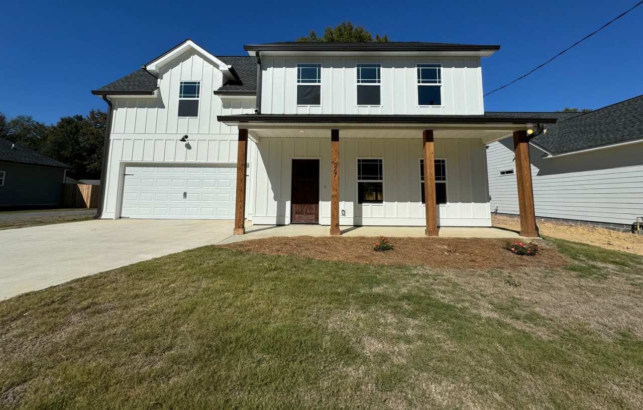 NEWER 4/2.5 House in Armuchee-$2,195