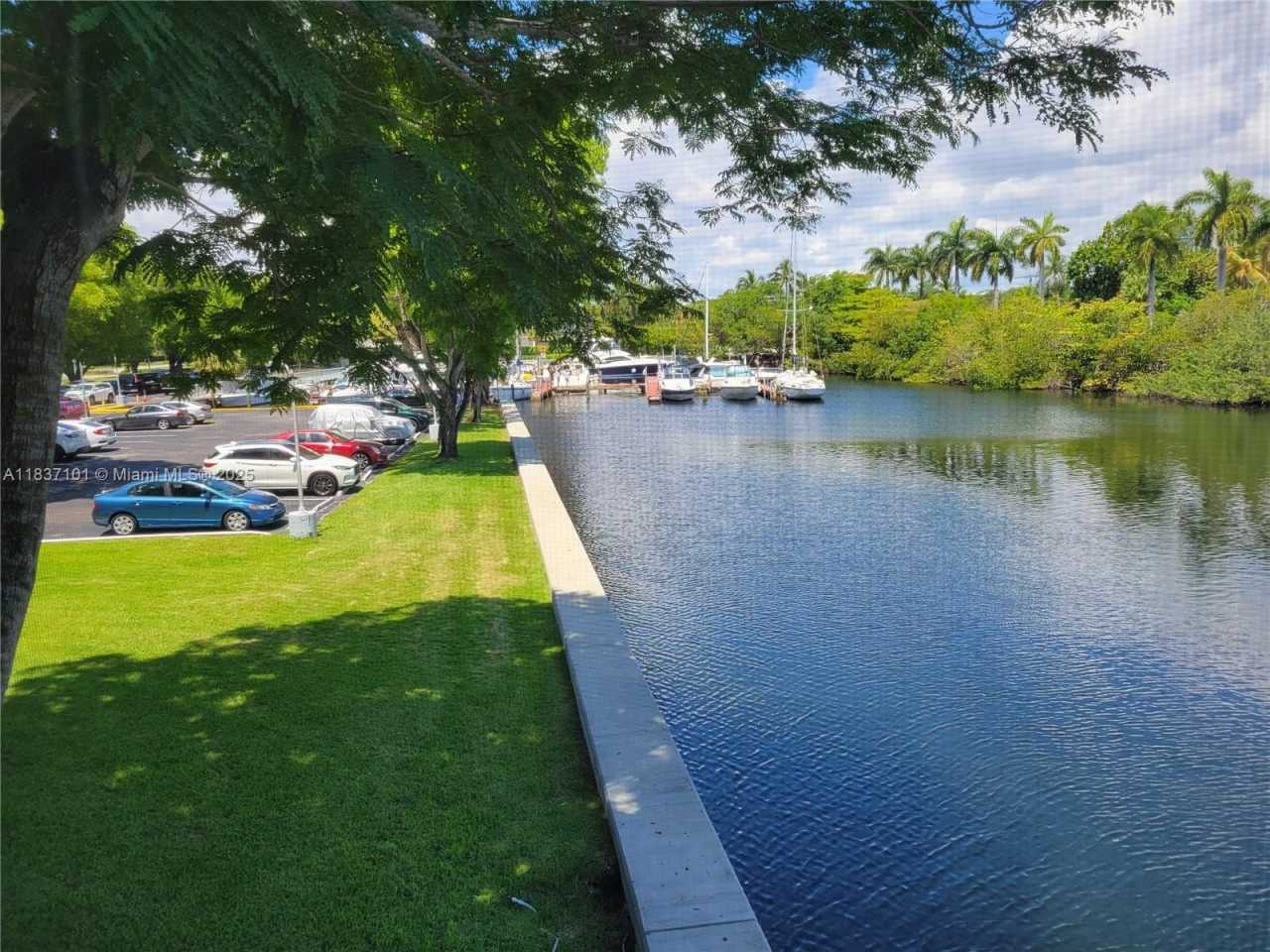 3401 N Country Club Dr