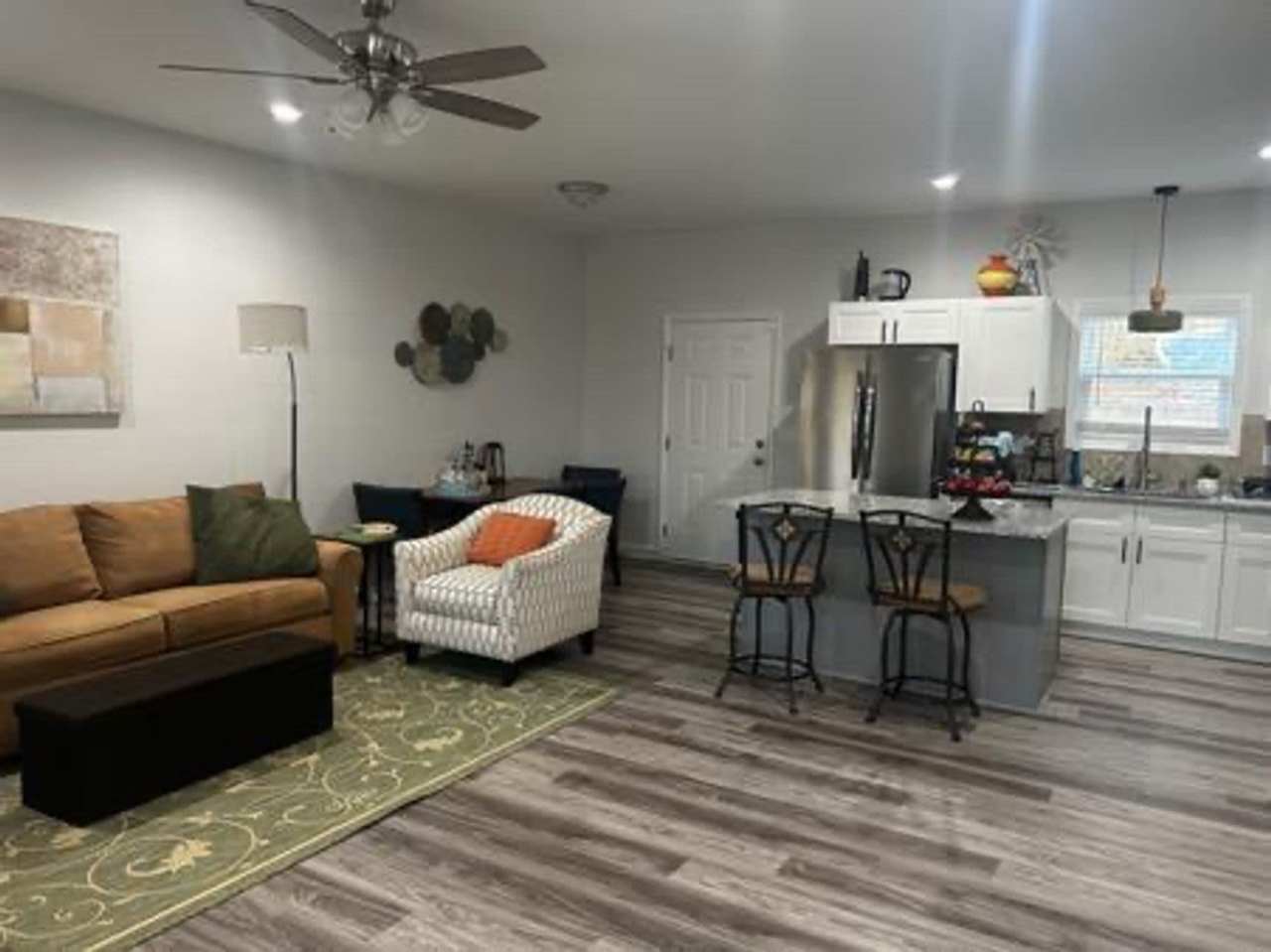 Room in 3 Bedroom Home at Dearborn Dr