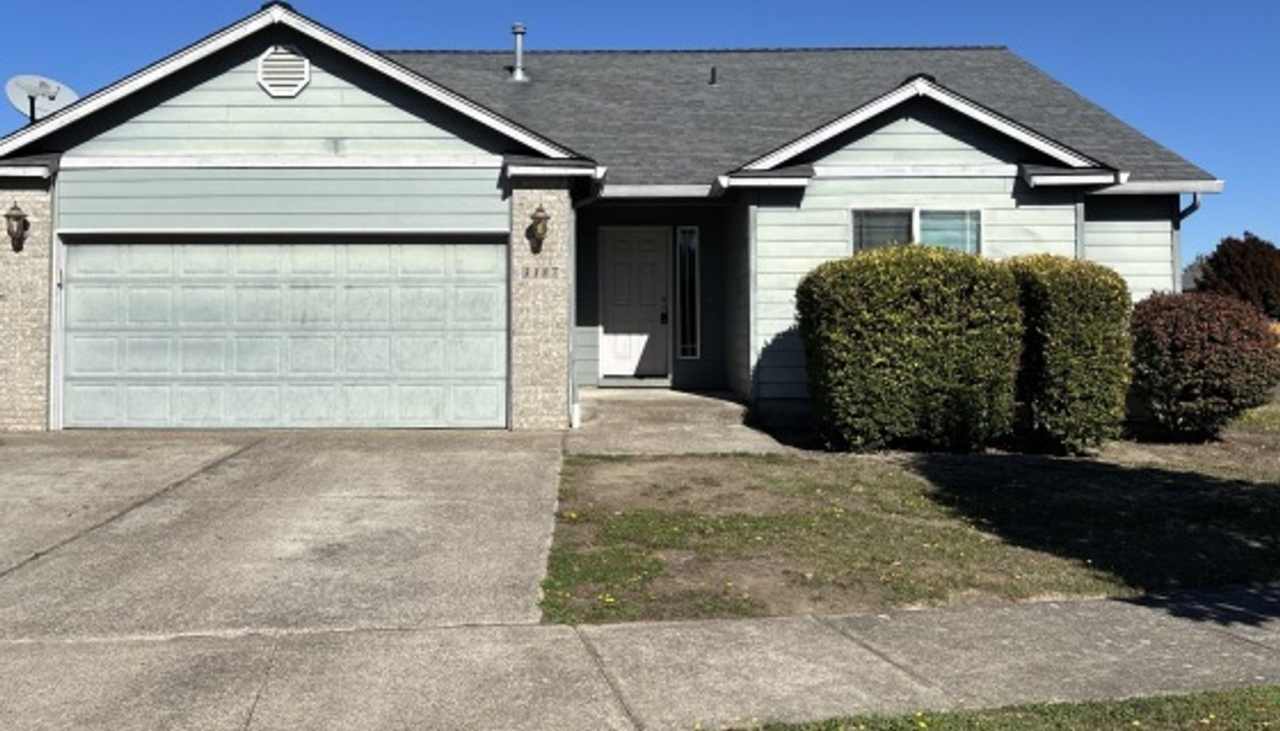 3Bd/2Ba Single Story Home - Available to View!