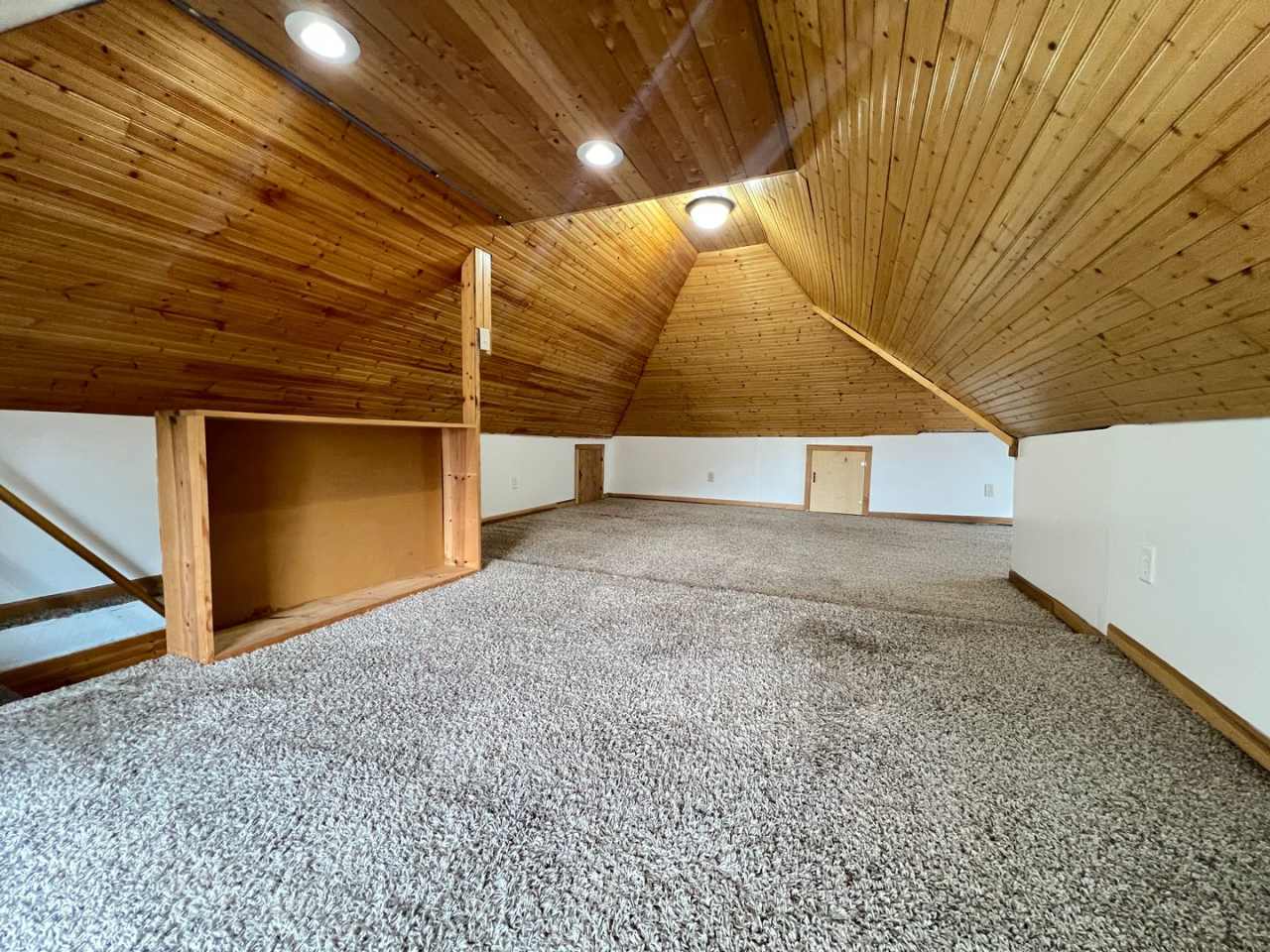 AVAILABLE JUNE - 4 Bed 2 Bath w/ Bonus Room  Garage