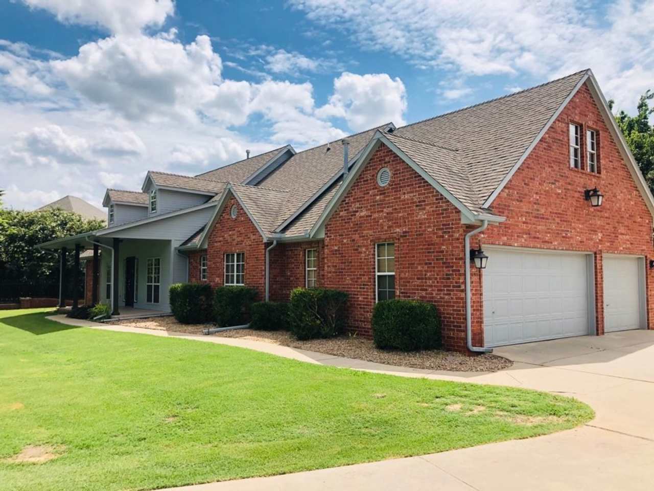 4 bed + office + Bonus room/2nd Living upstairs, 3 bath on 2+ Acres in Moore Schools !