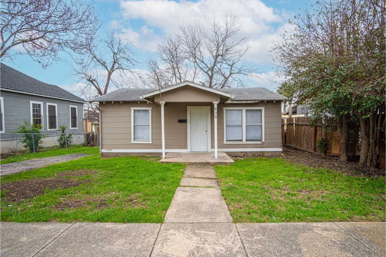 Don't Miss This Relaxing 3BR/1BA Home Near Beautiful Downtown!