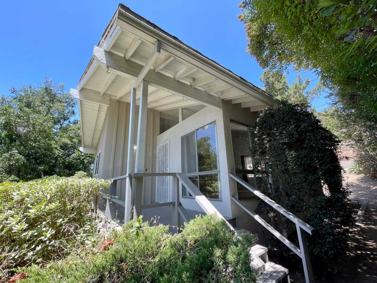 2 Bedroom 1 Bath Room Fully Updated Single Unit w/ All Appliances  Laundry