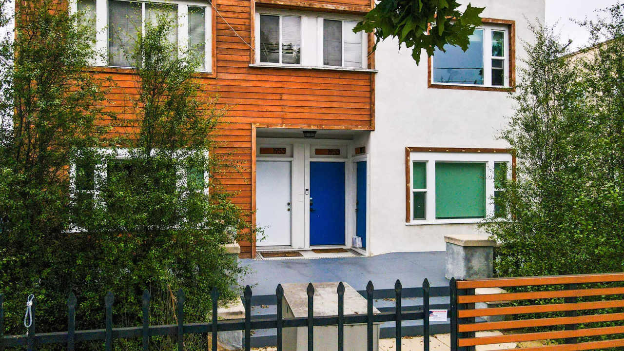 Renovated Studio with Bathroom In Jefferson Park