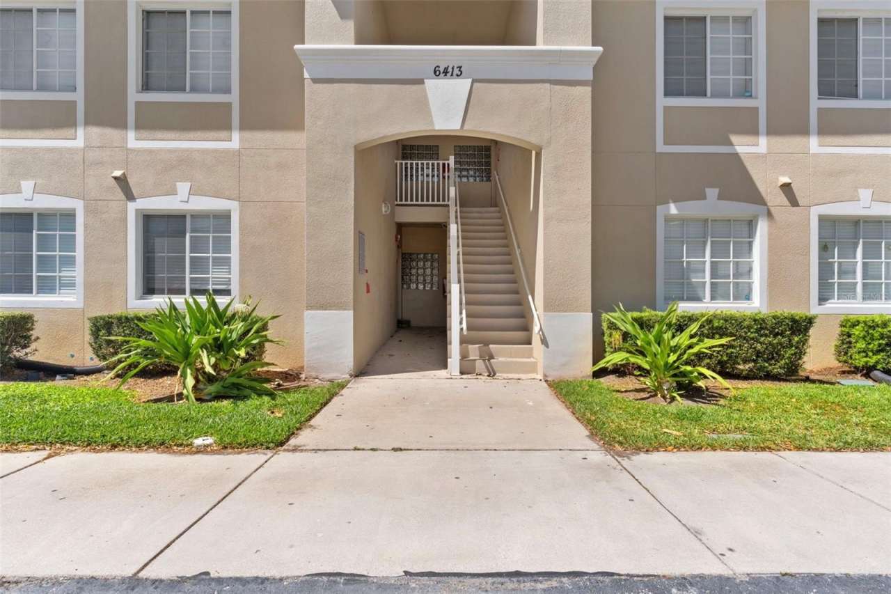 6413 HOLLYDALE PLACE