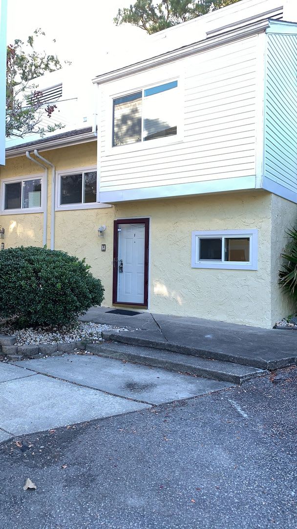 1701 Yaupon Dr. Unit F