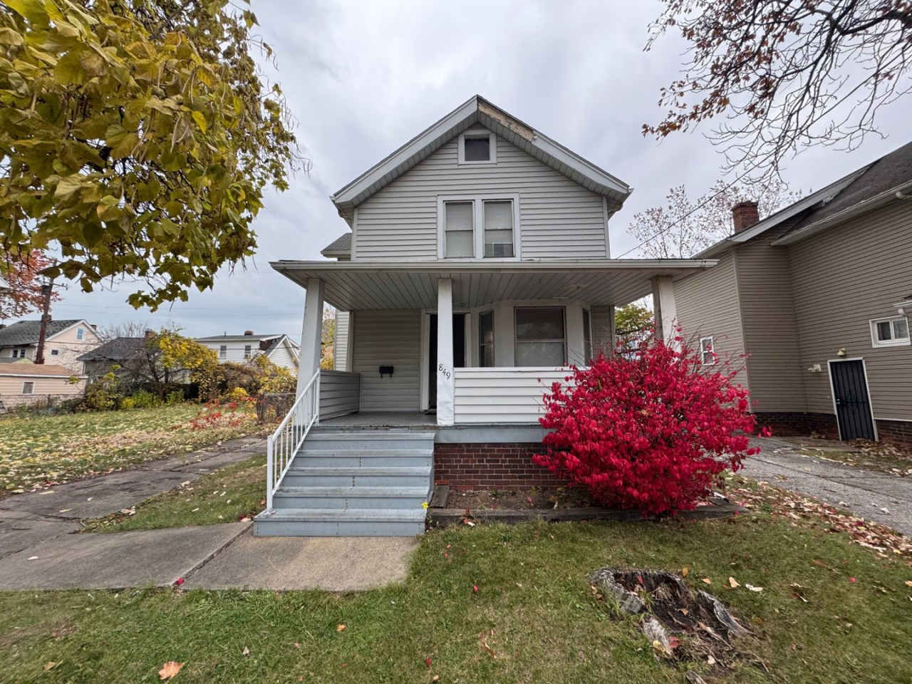 Charming 3-Bedroom Property in Prime Location