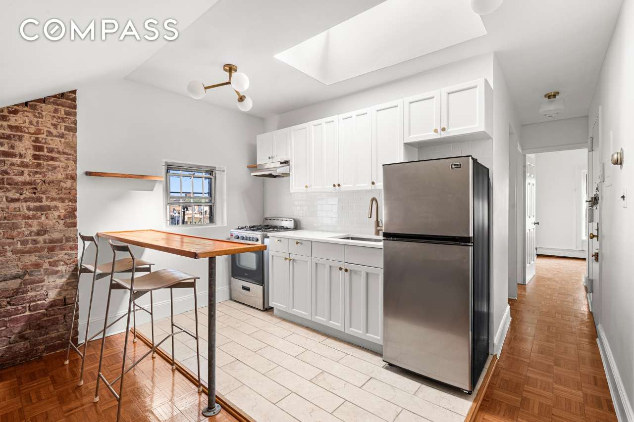 306 Lafayette Avenue