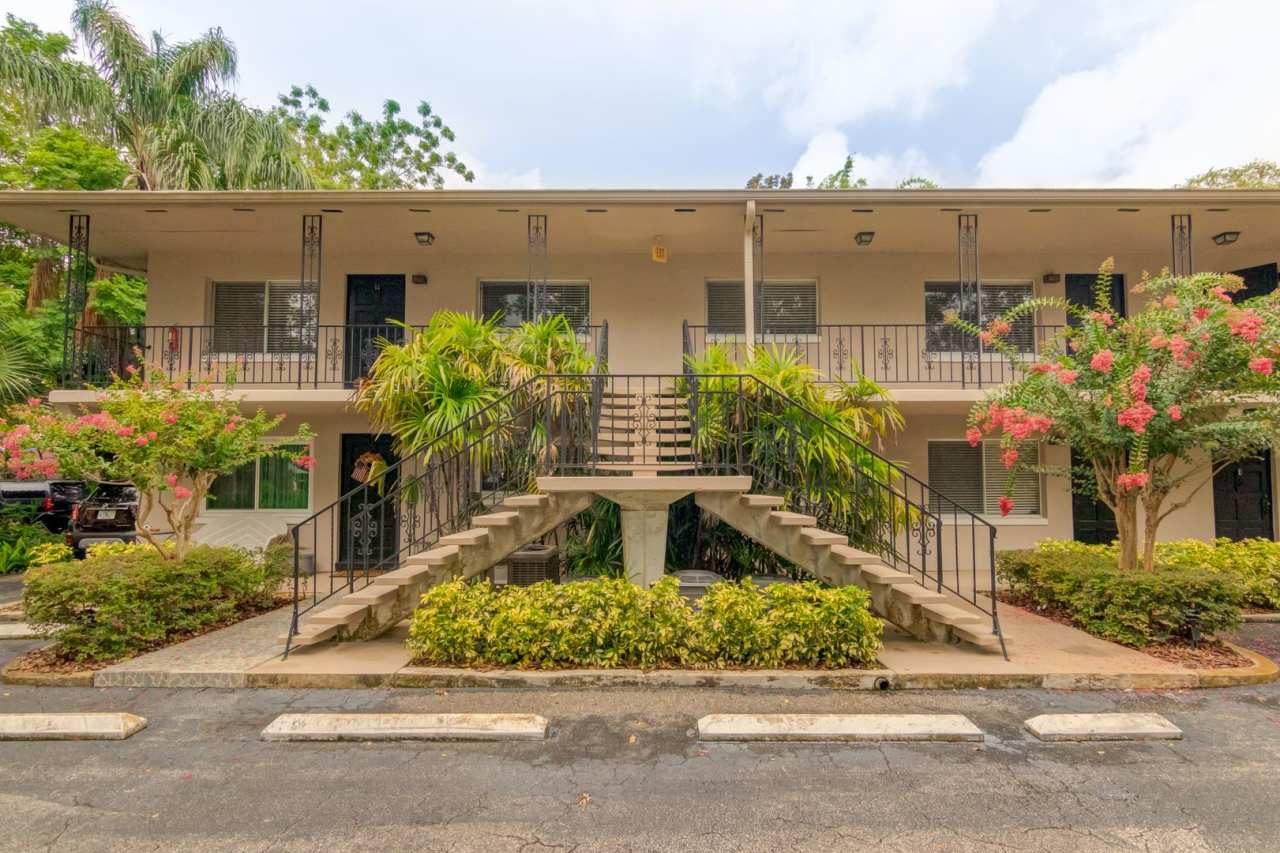 Updated 3/2 condo for rent in PRIME Downtown Winter Park Location! Rollins Students Welcomed!
