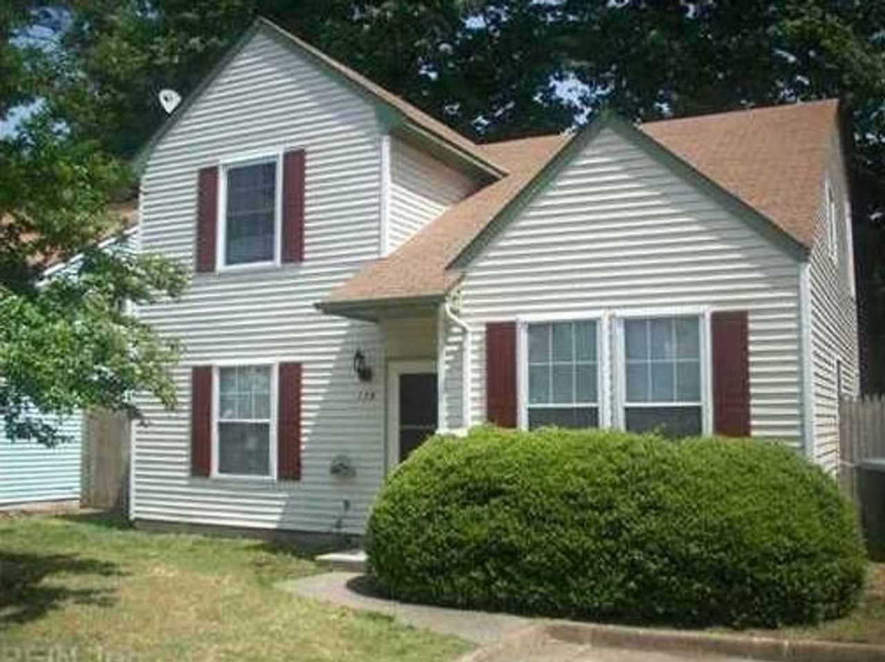 178 Gatehouse Road (Cobblestone Chase) Newport News, VA. 23608