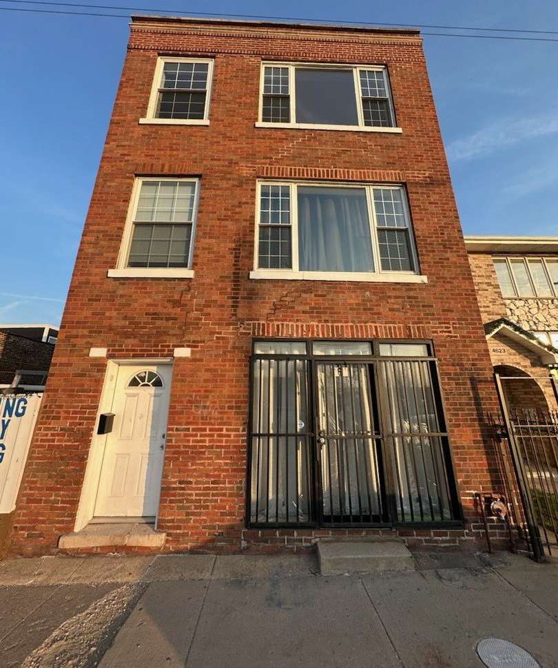 4621 S Archer Avenue