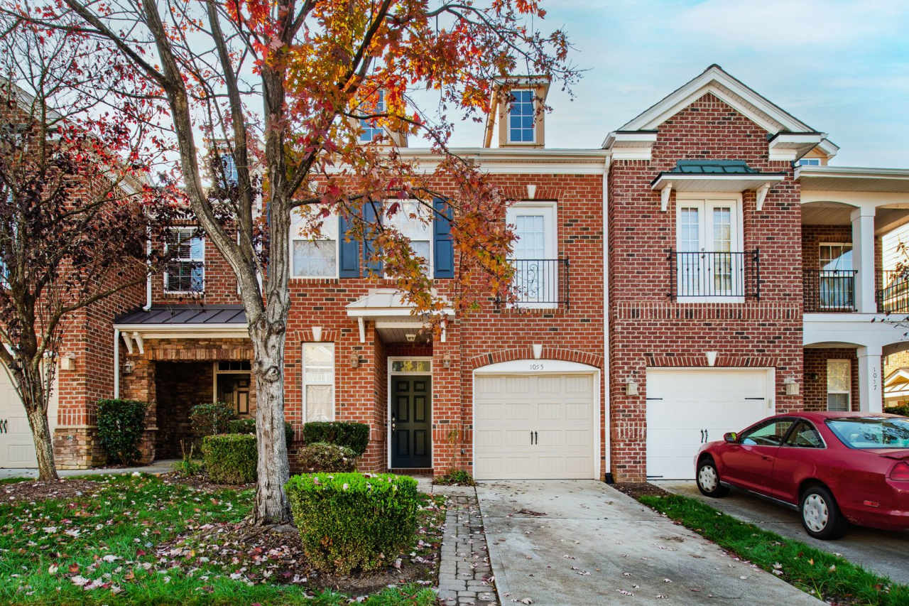 Charming 2-Bedroom Townhome in Desirable Remington Oaks, Cary!