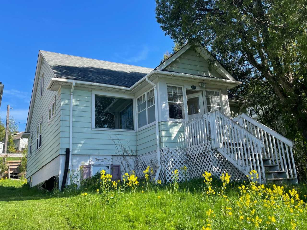 Incredible Lake Views-Spacious 6 Bedroom Home