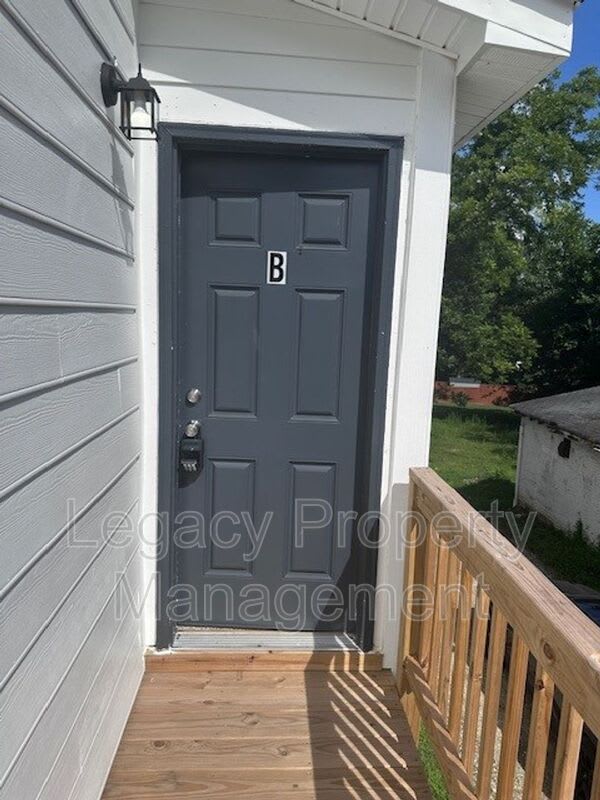 215 N Logan St