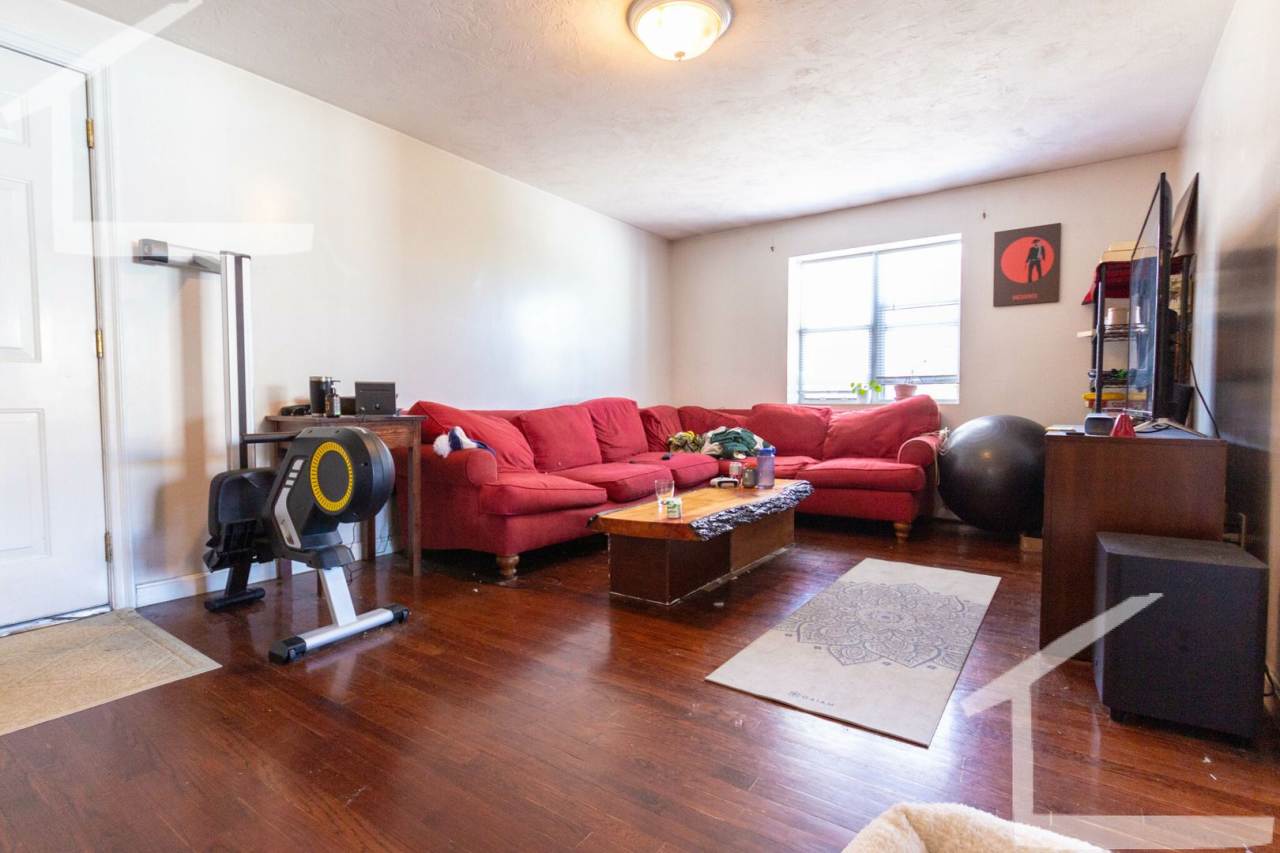 HOT BRIGHTON LISTING!!!!