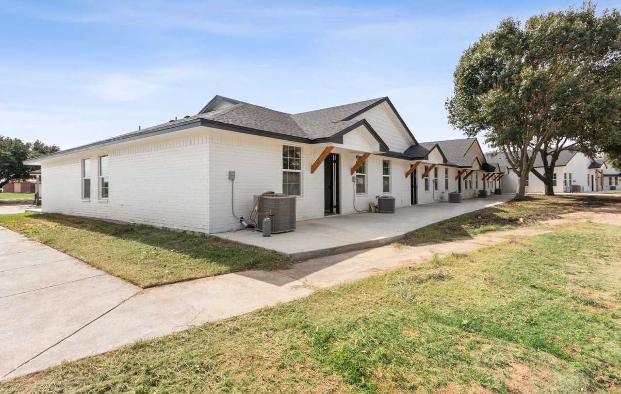 9114 Apartment Homes || Midway ISD || Water  Electricity Paid