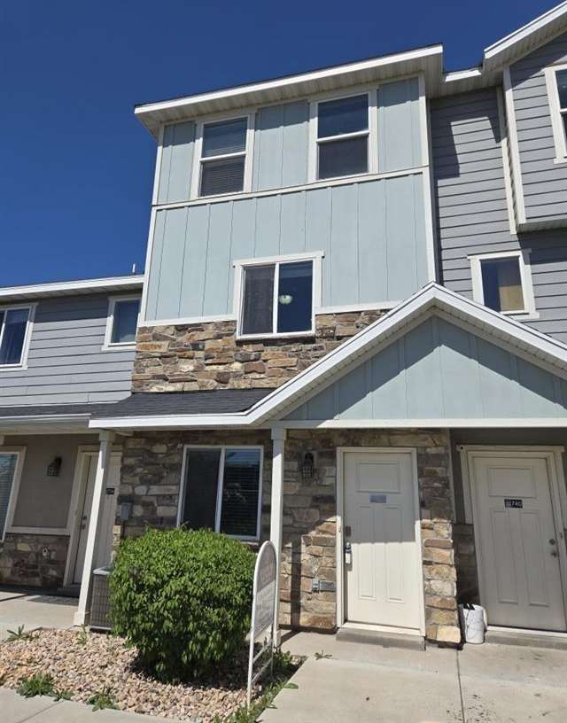 736 East 125 North Street