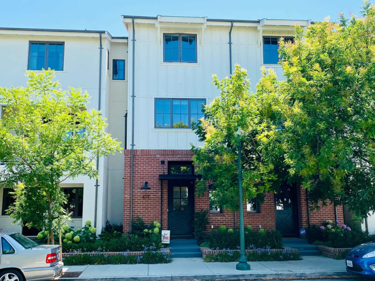 Modern 3 Bed 3 Bath Townhouse Near Downtown Campbell