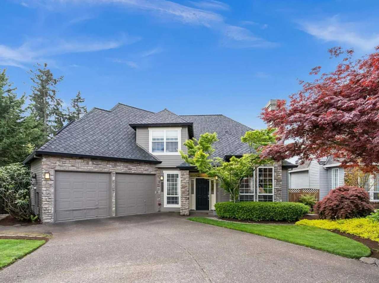 Spacious 4-Bedroom Home with Chef’s Kitchen, Dual Decks, Central A/C  Prime Cedar Mill Location