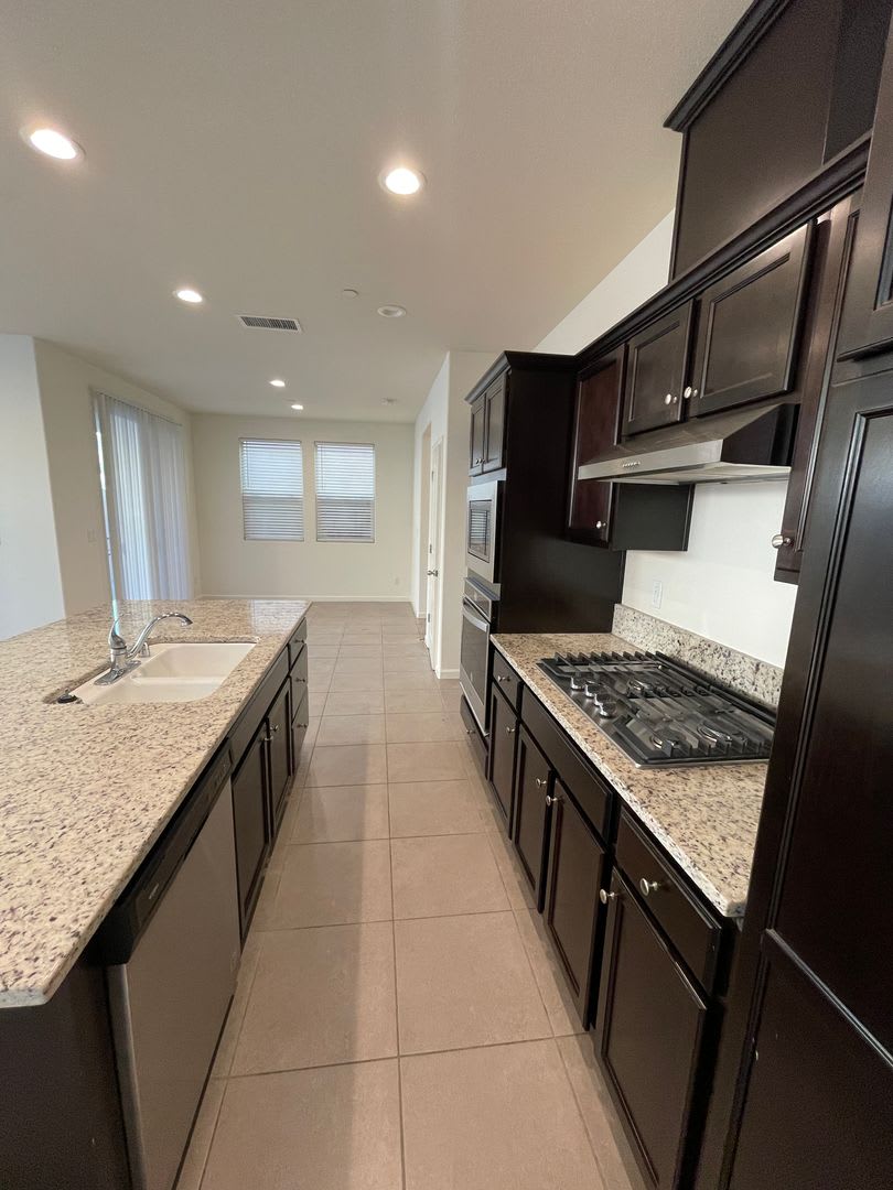 Summer Special $200 Off 1st Month Rent!!!