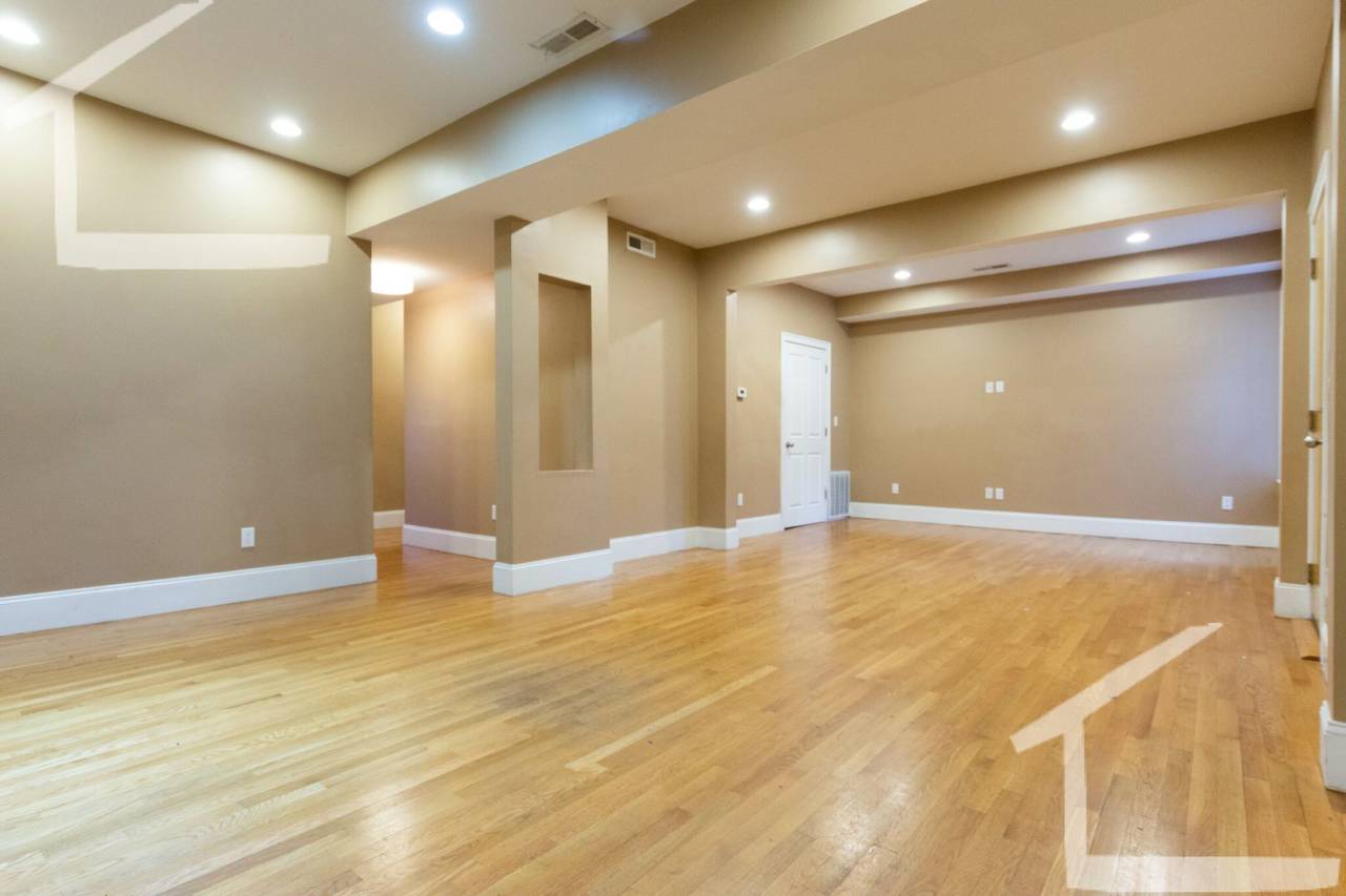 1590 Beacon St #3C Boston MA 02446