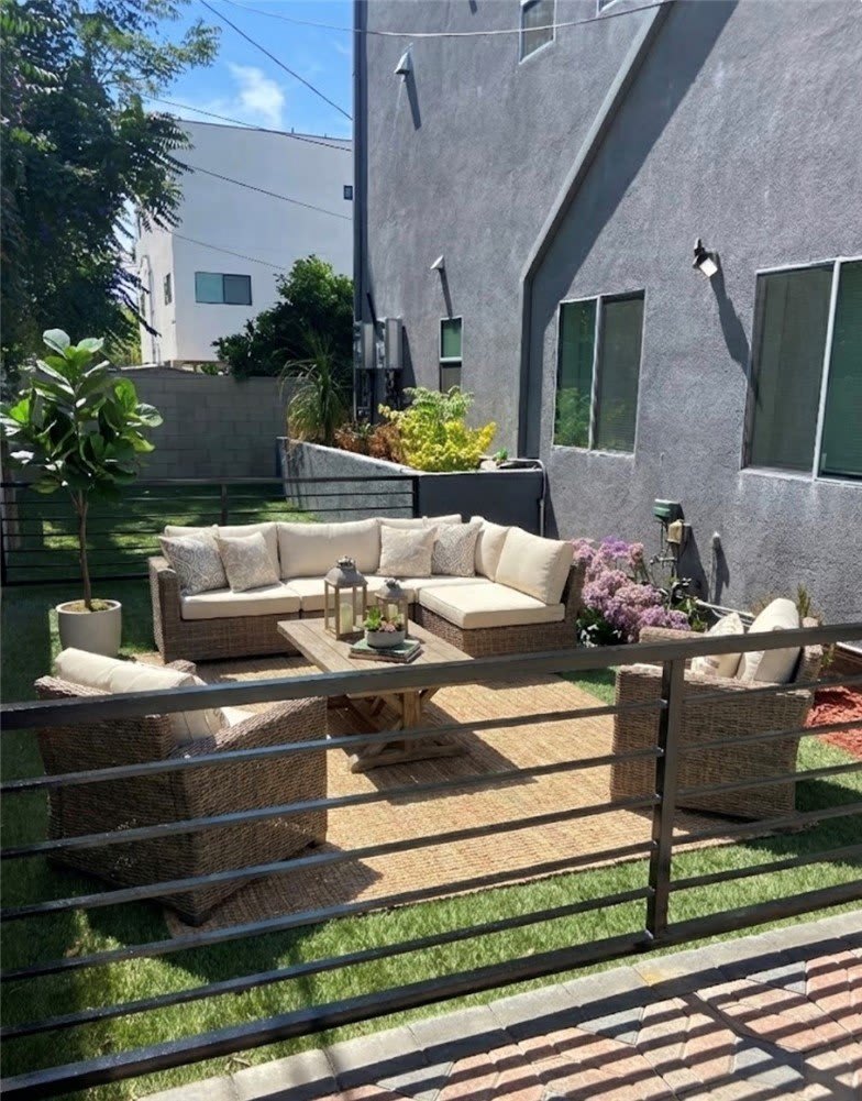 11516 Emelita Street