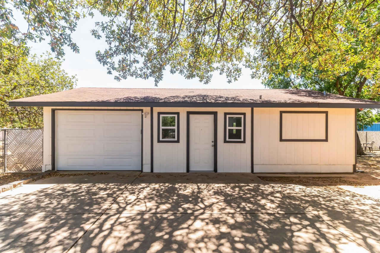 124 E Castlebriar Drive