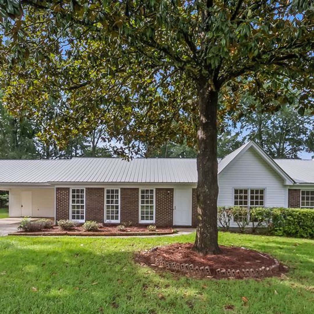 Spacious and Lovely Brick Home in Northport Available now! Schedule your Tour and Apply Today!