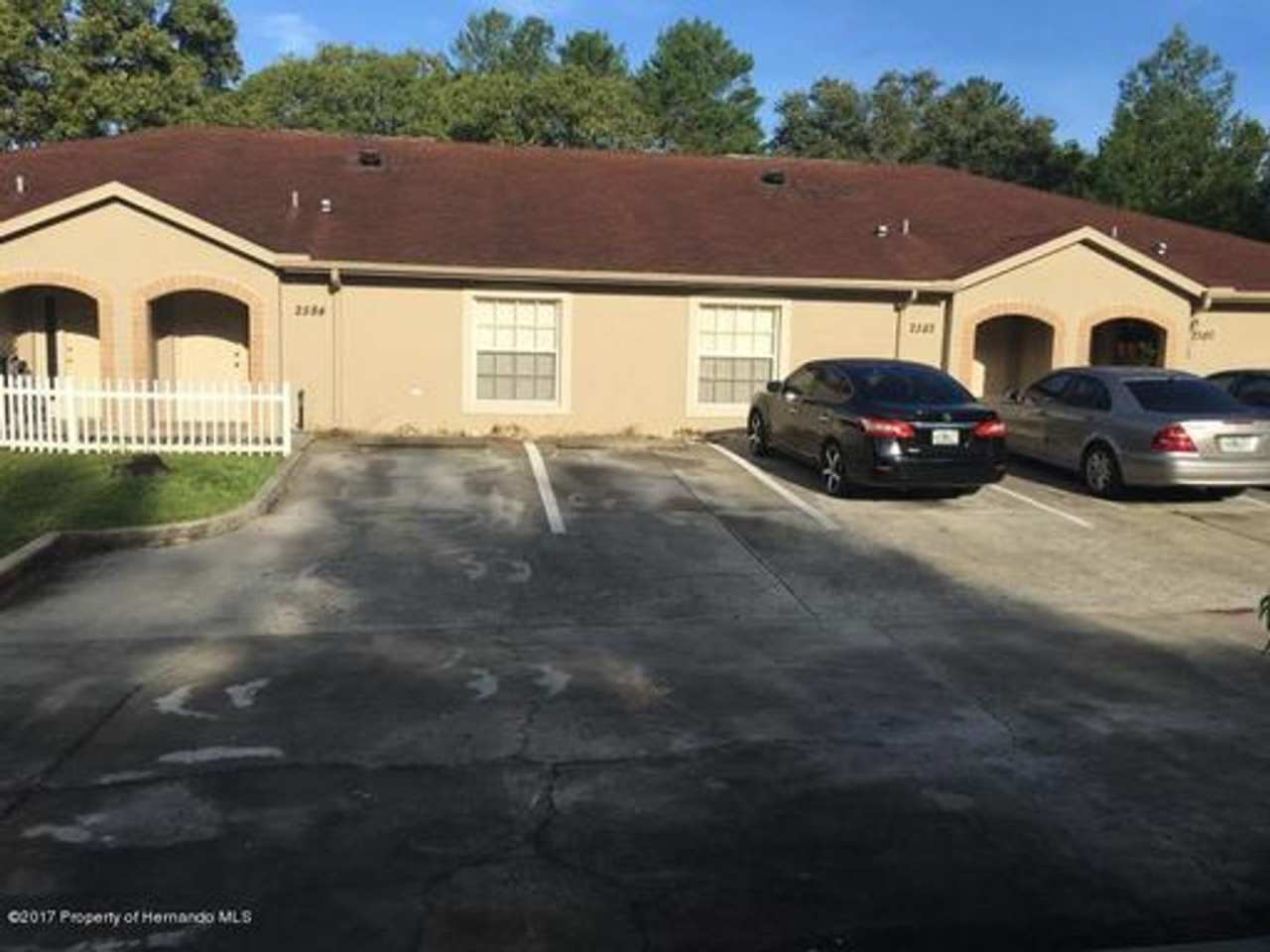 Large 2 bed 2 bath inside laundry. Pet friendly.