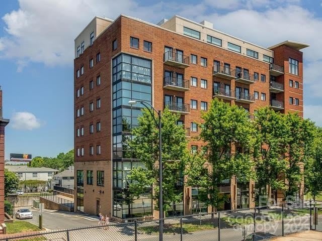 715 N Church Street unit: 414