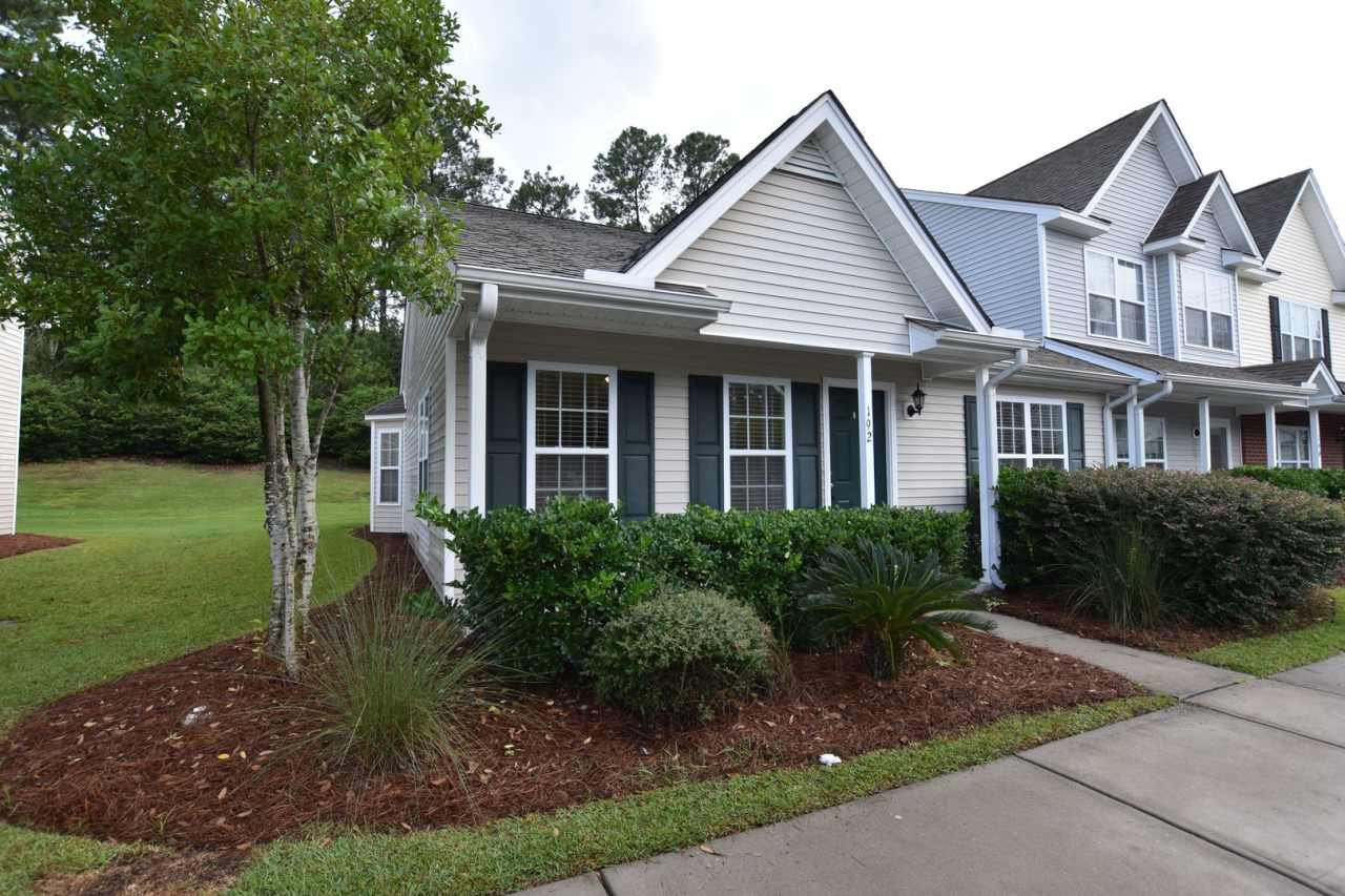 Fantastic 2 bedroom 2 bath end unit townhome