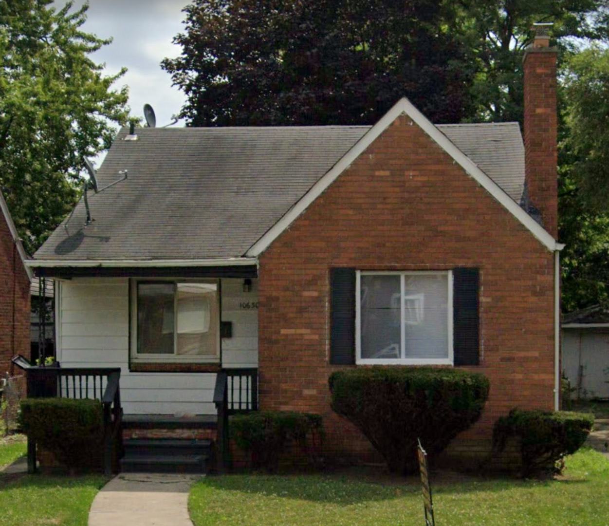 Charming 2-Bedroom Detroit Home with Vintage Appeal