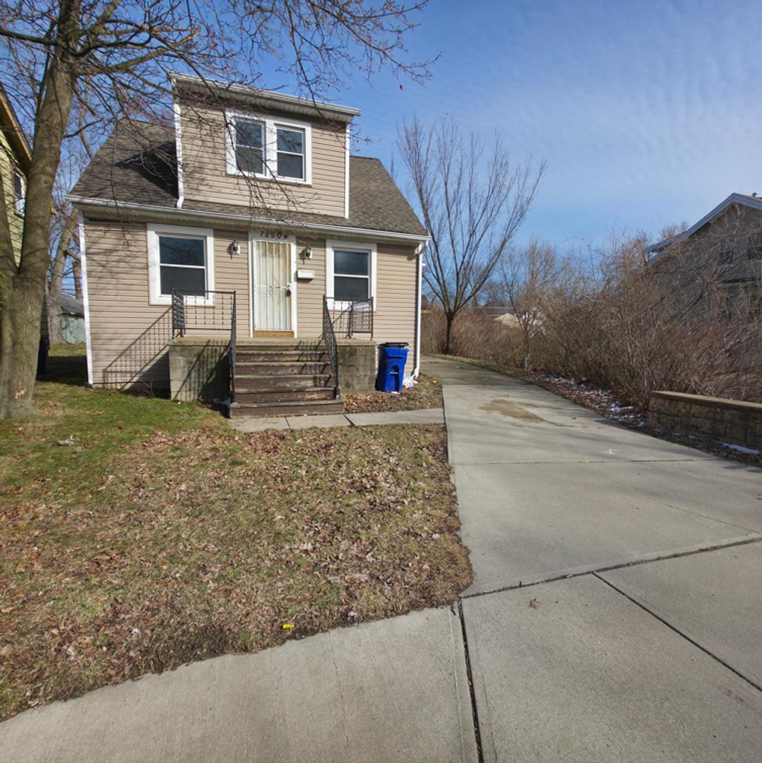 CLE 3 bed, 1 bath Single Family Home- Available Now!