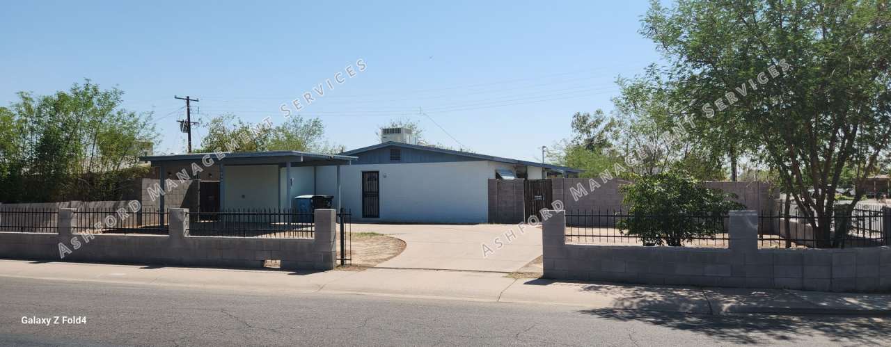 $1,400 Steal! Cozy 2-Bedroom Home in the Heart of Phoenix - Don’t Miss Out!