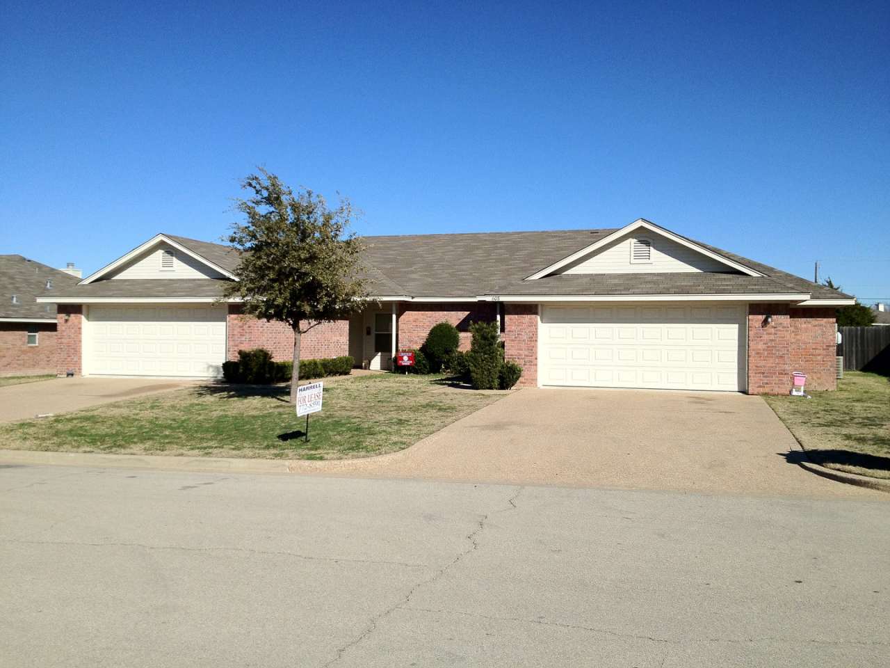 3BR / 2BA Duplex in Hewitt, Texas | Midway ISD *Leasing Special Available*