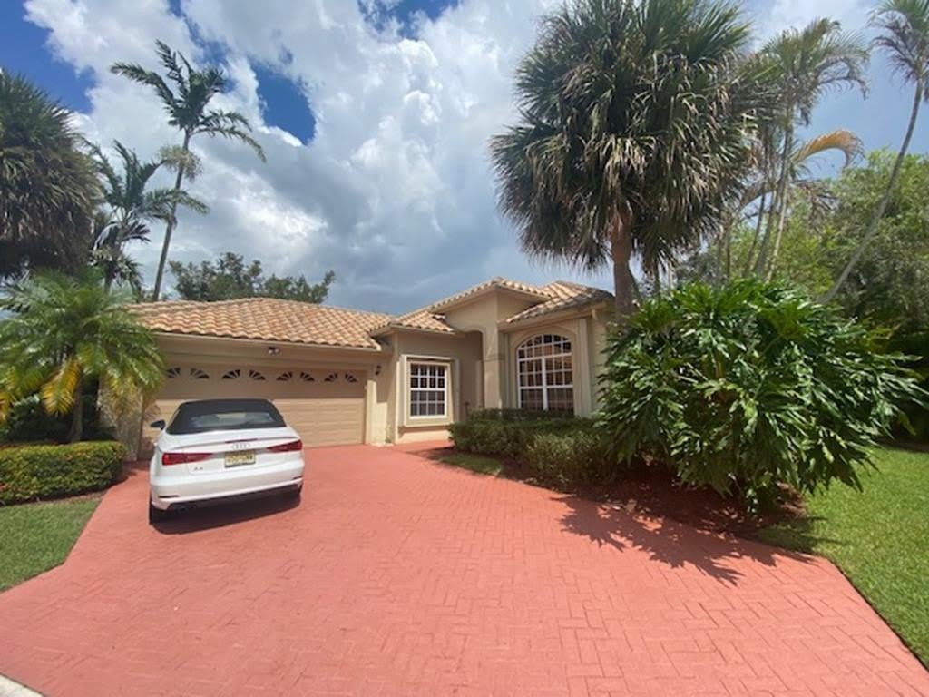 20892 La Questa Court