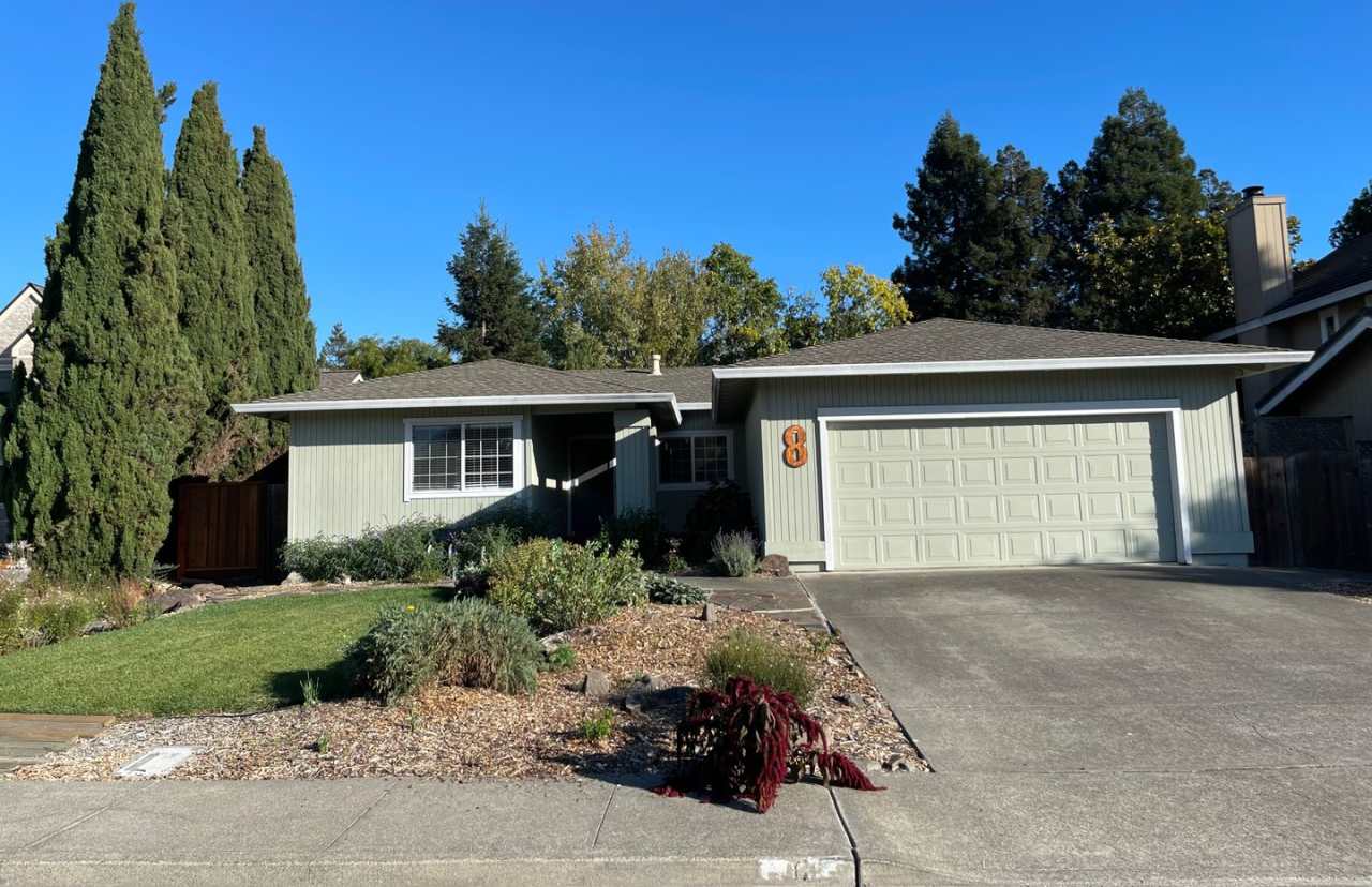Beautiful Single Lveve 3/2 East Petaluma Home - 8 Del Sol Court