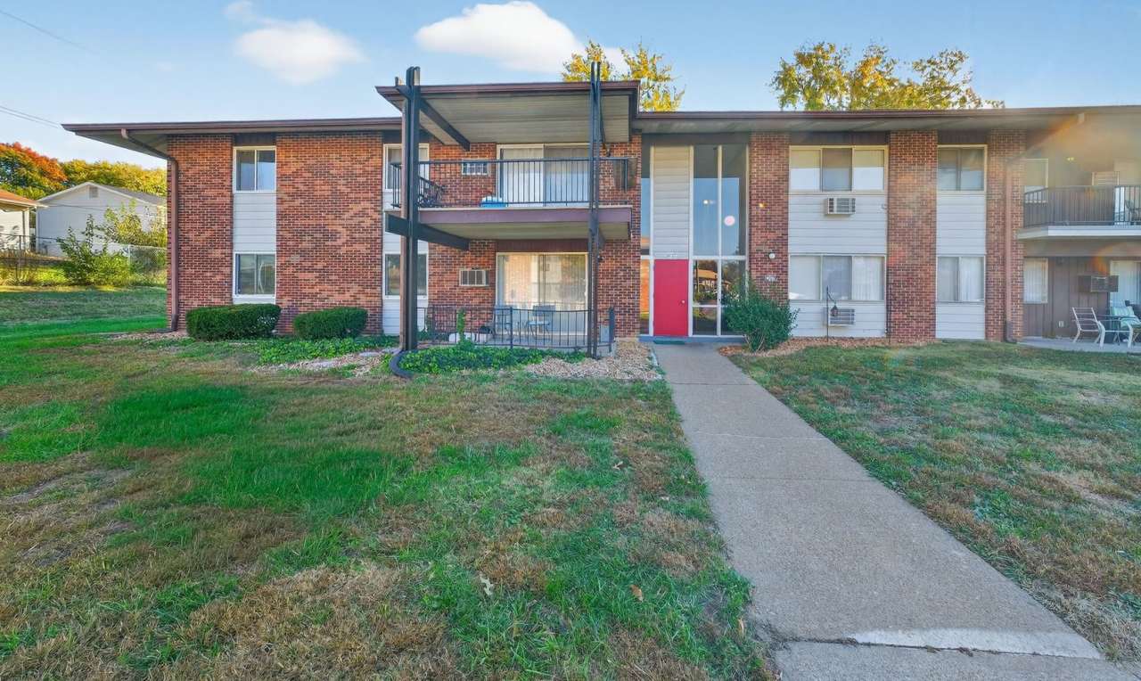 8727 Sieloff Dr Unit B, Hazelwood, MO 63042